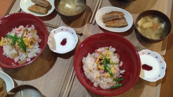 3月3日ひなまつりの日にちらし寿司を食べました