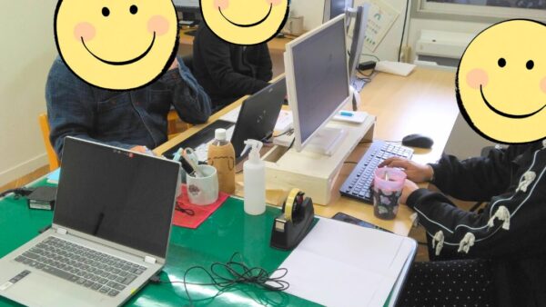 「形になってきた」利用者さんと行うパソコンを使った地域メディア活動